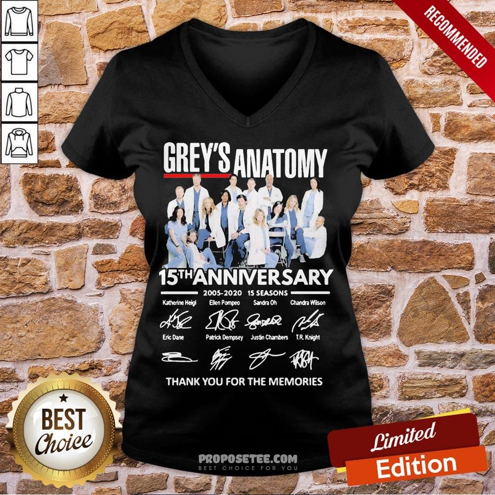 Top Grey’s Anatomy 15Th Anniversary Thank You For The Memories Signatures V-neck-Design By Proposetees.com Top Grey’s Anatomy 15Th Anniversary Thank You For The Memories Signatures V-neck-Design By Proposetees.com